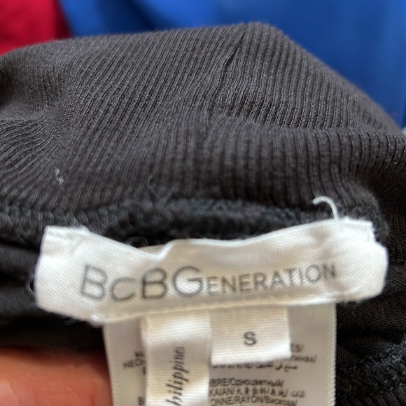 🔹 BCBG oversize Flowy Turtleneck - Picture 3 of 4